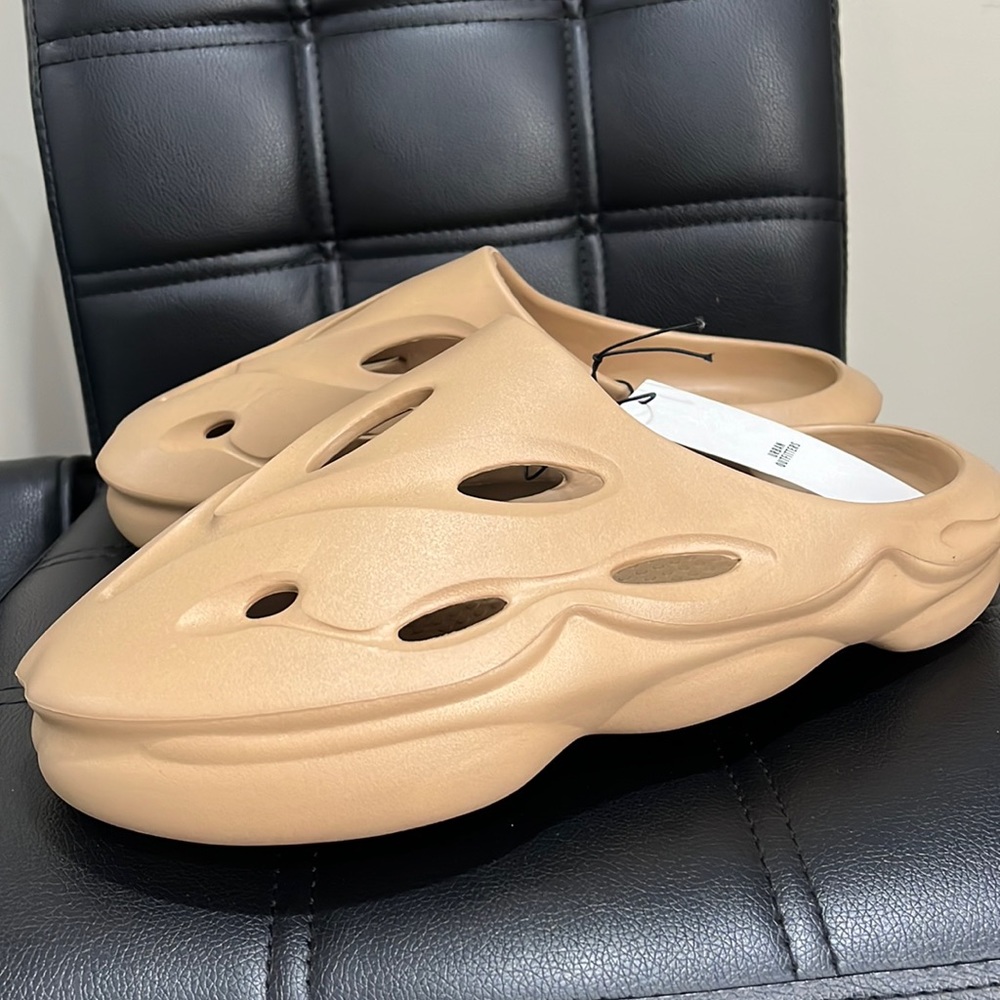 Light Sand size 12 urban outfitters slides